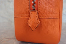 Load image into Gallery viewer, HERMES PLUME 28 Epsom leather Orange □J Engraving Hand bag 800060142
