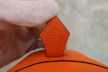 Load image into Gallery viewer, HERMES PLUME 28 Epsom leather Orange □J Engraving Hand bag 800060142
