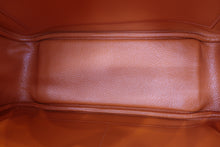 Load image into Gallery viewer, HERMES PLUME 28 Epsom leather Orange □J Engraving Hand bag 800060142

