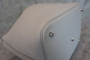 HERMES PICOTIN LOCK GM Clemence leather Pearl gray □R Engraving Hand bag 600050180