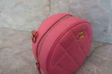 Load image into Gallery viewer, CHANEL Matelasse round chain shoulder bag Lambskin Pink/Gold hadware Shoulder bag 600100051
