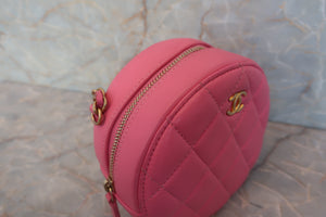 CHANEL Matelasse round chain shoulder bag Lambskin Pink/Gold hadware Shoulder bag 600100051