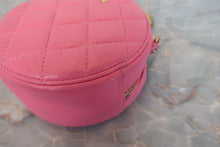 Load image into Gallery viewer, CHANEL Matelasse round chain shoulder bag Lambskin Pink/Gold hadware Shoulder bag 600100051
