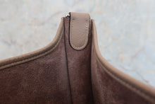 Load image into Gallery viewer, HERMES EVELYNE 3PM Clemence leather Gris tourterelle □L Engraving Shoulder bag 800060089
