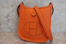 将图片加载到图库查看器，HERMES EVELYNE TPM Epsom leather Orange □H刻印 Shoulder bag 600090129
