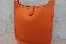 将图片加载到图库查看器，HERMES EVELYNE TPM Epsom leather Orange □H刻印 Shoulder bag 600090129
