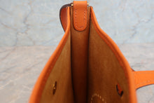 将图片加载到图库查看器，HERMES EVELYNE TPM Epsom leather Orange □H刻印 Shoulder bag 600090129
