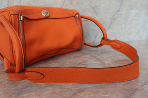 HERMES／エルメス リンディ30 トリヨンクレマンス オレンジ □M刻印 ショルダーバッグ 700030155