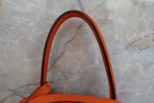画像をギャラリービューアに読み込む, HERMES／エルメス リンディ30 トリヨンクレマンス オレンジ □M刻印 ショルダーバッグ 700030155

