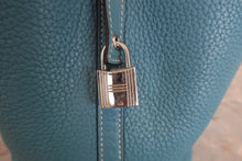 画像をギャラリービューアに読み込む, HERMES／エルメス ピコタンロックＰＭ トリヨンクレマンス ブルージーン □R刻印 ハンドバッグ 800050043
