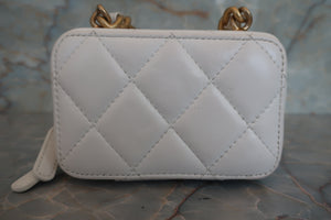 CHANEL/シャネル ミニチェーンウォレット ラムスキン ホワイト/ゴールド金具 ショルダーバッグ 700050166