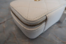画像をギャラリービューアに読み込む, CHANEL/シャネル ミニチェーンウォレット ラムスキン ホワイト/ゴールド金具 ショルダーバッグ 700050166
