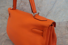 Load image into Gallery viewer, HERMES KELLY 32 Gulliver leather Orange □E Engraving Shoulder bag 700110154
