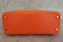Load image into Gallery viewer, HERMES KELLY 32 Gulliver leather Orange □E Engraving Shoulder bag 700110154
