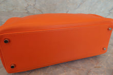 Load image into Gallery viewer, HERMES KELLY 32 Gulliver leather Orange □E Engraving Shoulder bag 700110154
