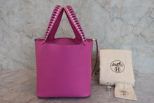 画像をギャラリービューアに読み込む, HERMES／エルメス ピコタンロックMMトレサージュ ヴォーエプソン マグノリア/ブルーサフィール/クレ D刻印 ハンドバッグ 800030153
