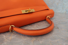 画像をギャラリービューアに読み込む, HERMES／エルメス ケリー32 ヴォーガリバー オレンジ □D刻印 ショルダーバッグ 800020105
