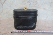 画像をギャラリービューアに読み込む, CHANEL/シャネル マトラッセフリンジチェーンショルダーバッグ ラムスキン ブラック/ゴールド金具 ショルダーバッグ 700120254
