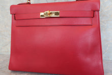 Load image into Gallery viewer, HERMES KELLY 32 Graine Couchevel leather Rouge vif 〇U Engraving Shoulder bag 600080096
