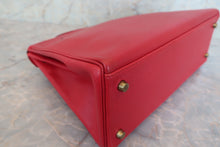 Load image into Gallery viewer, HERMES KELLY 32 Graine Couchevel leather Rouge vif 〇U Engraving Shoulder bag 600080096
