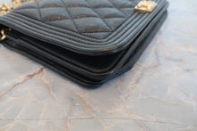 画像をギャラリービューアに読み込む, CHANEL/シャネル ボーイシャネルチェーンウォレット キャビアスキン ブラック/ゴールド金具 ショルダーバッグ 800020038
