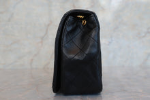 Load image into Gallery viewer, CHANEL Matelasse chain shoulder bag Lambskin Black/Gold hadware Shoulder bag 600090125
