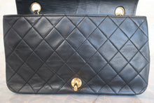 Load image into Gallery viewer, CHANEL Matelasse chain shoulder bag Lambskin Black/Gold hadware Shoulder bag 600090125
