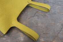 将图片加载到图库查看器，HERMES PICOTIN LOCK PM Clemence leather Lime Y刻印 Hand bag 800030178
