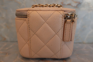 CHANEL Mini matelasse chain shoulder bag Caviar skin Pink/Gold hadware Shoulder bag 600050087