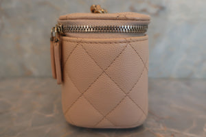 CHANEL Mini matelasse chain shoulder bag Caviar skin Pink/Gold hadware Shoulder bag 600050087