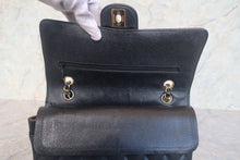 画像をギャラリービューアに読み込む, CHANEL/シャネル マトラッセＷフラップＷチェーンショルダーバッグ キャビアスキン ブラック/ゴールド金具 ショルダーバッグ 700120248
