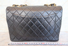 Load image into Gallery viewer, CHANEL Medium Matelasse single flap chain shoulder bag Lambskin Black/Gold hadware Shoulder bag 700090045
