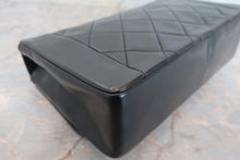 Load image into Gallery viewer, CHANEL  Diana matelasse chain shoulder bag Lambskin Black/Gold hadware Shoulder bag 700110184
