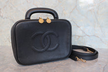 Load image into Gallery viewer, CHANEL CC mark Vanity Caviar skin Black/Gold hardware Vanity 800090211
