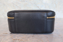 Load image into Gallery viewer, CHANEL CC mark Vanity Caviar skin Black/Gold hardware Vanity 800090211
