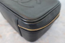 Load image into Gallery viewer, CHANEL CC mark Vanity Caviar skin Black/Gold hardware Vanity 800090211
