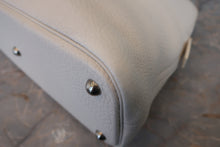 Load image into Gallery viewer, HERMES／BOLIDE 31 Clemence leather White □K Engraving Shoulder bag 800020101
