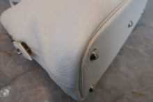 Load image into Gallery viewer, HERMES／BOLIDE 31 Clemence leather White □K Engraving Shoulder bag 800020101
