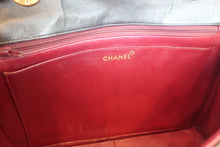 Load image into Gallery viewer, CHANEL Medium Matelasse single flap chain shoulder bag Lambskin Black/Gold hadware Shoulder bag 700090045

