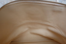 Load image into Gallery viewer, HERMES／BOLIDE 31 Clemence leather White □K Engraving Shoulder bag 800020101
