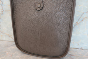 HERMES／エルメス エブリンTPM トリヨンクレマンス エタン D刻印 ショルダーバッグ 700060296