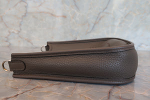 HERMES／エルメス エブリンTPM トリヨンクレマンス エタン D刻印 ショルダーバッグ 700060296