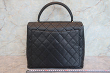 Load image into Gallery viewer, CHANEL Matelasse trapezoid hand bag Caviar skin Black/Gold hadware Hand bag 700090110
