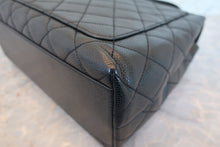 Load image into Gallery viewer, CHANEL Matelasse trapezoid hand bag Caviar skin Black/Gold hadware Hand bag 700090110
