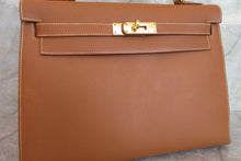 Load image into Gallery viewer, HERMES KELLY 32 Graine Couchevel leather Gold 〇X Engraving Shoulder bag 700050115
