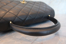 Load image into Gallery viewer, CHANEL Matelasse trapezoid hand bag Caviar skin Black/Gold hadware Hand bag 700090110
