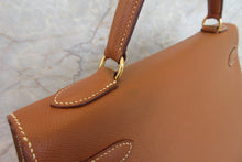Load image into Gallery viewer, HERMES KELLY 32 Graine Couchevel leather Gold 〇X Engraving Shoulder bag 700050115
