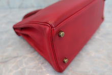 Load image into Gallery viewer, HERMES KELLY 28 Graine Couchevel leather Rouge 〇U Engraving Shoulder bag 500090117
