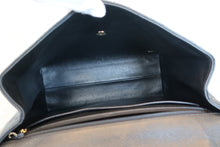 Load image into Gallery viewer, CHANEL Matelasse trapezoid hand bag Caviar skin Black/Gold hadware Hand bag 700090110
