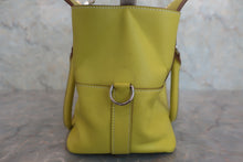 Load image into Gallery viewer, HERMES／Toolbox20 Swift leather Lime Shoulder bag 800040153
